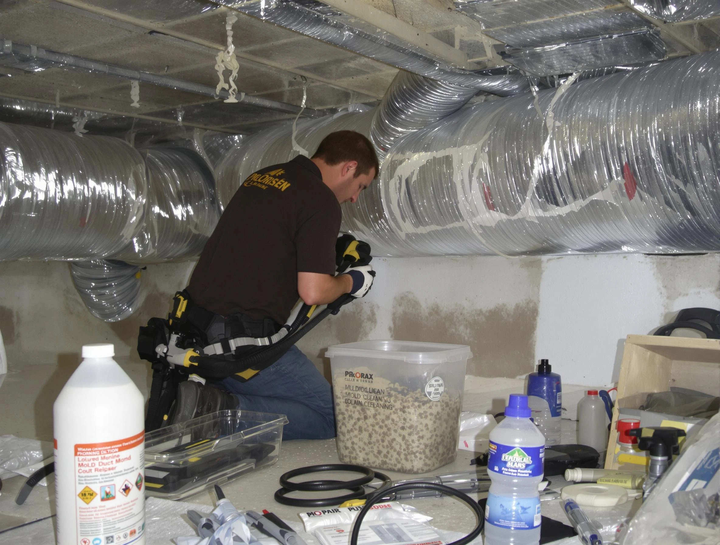 Carnot-Moon Air Duct Cleaning specialist performing professional mold removal from air ducts in Carnot-Moon
